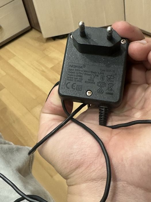 Продам оригинальную зарядку нокиа