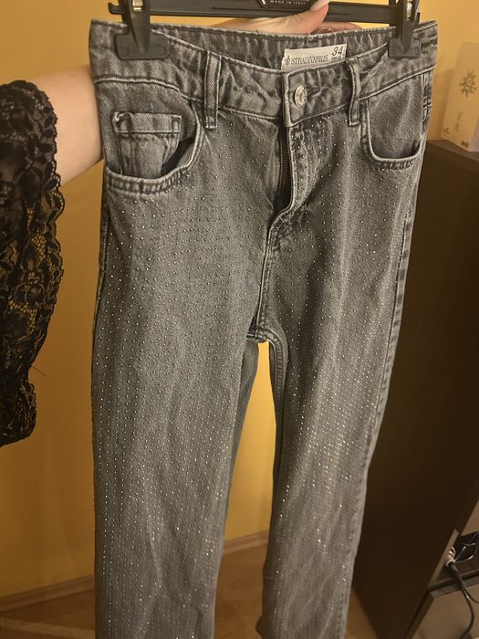 Дънки с камъни Stradivarius