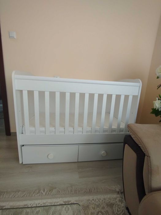 Бебешко легло с люлка 2 в 1 , бяло
