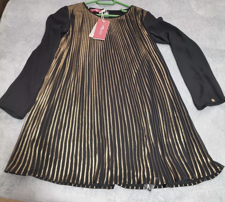 Rochie noua , eleganta