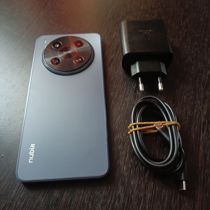 Продам красивый ZTE Nubia V70 max