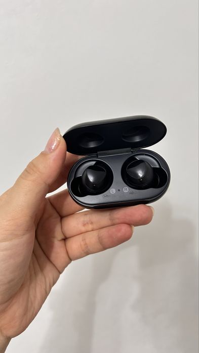 Продам наушники беспроводные