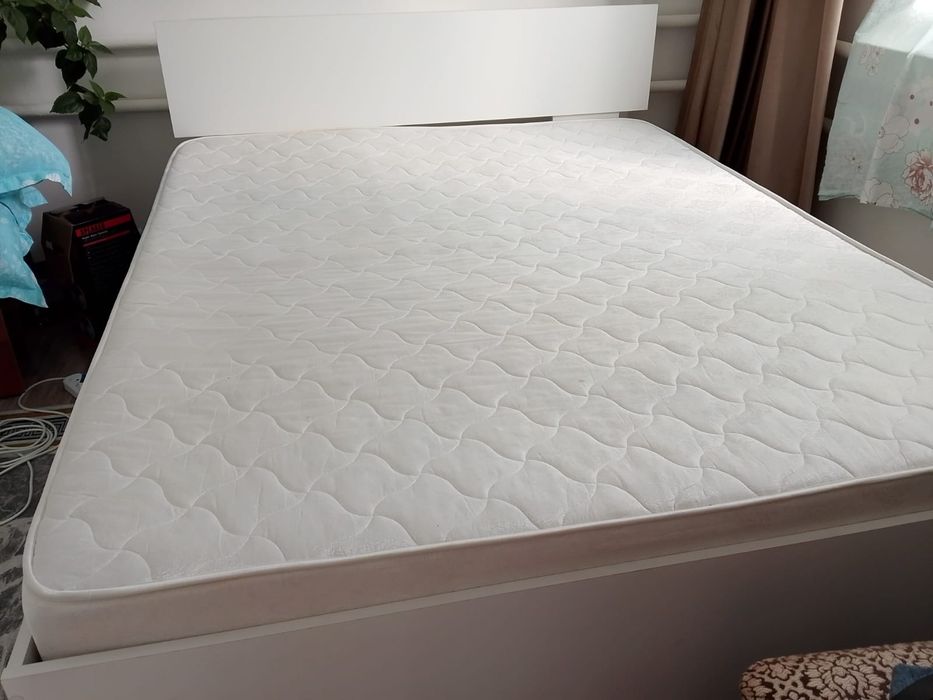 Спальный гарнитур продам