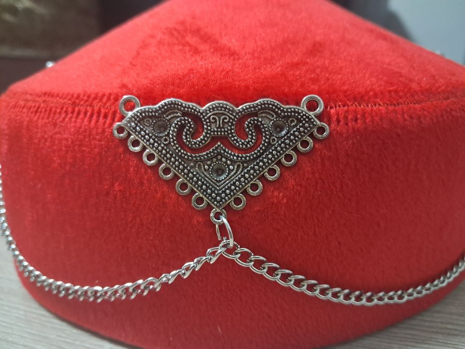 Тюбитейка с украшением продам.