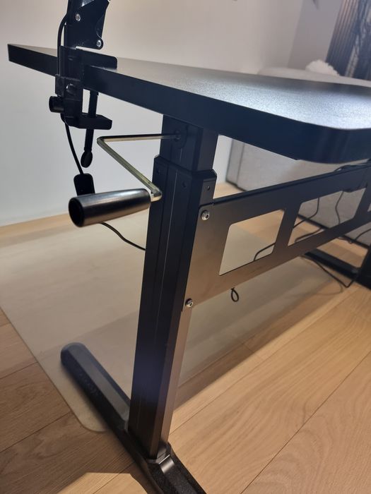 Birou cu înălțime reglabilă