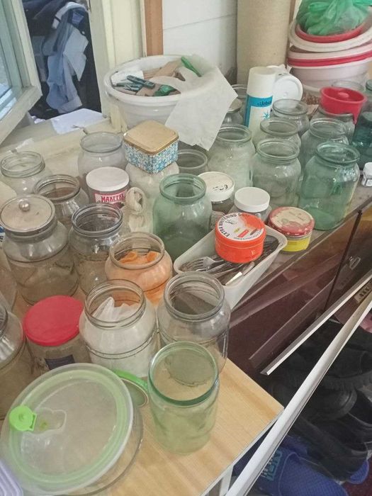 стеклянные банки.литровые двухлитровы.трехлитровые. и меньше.