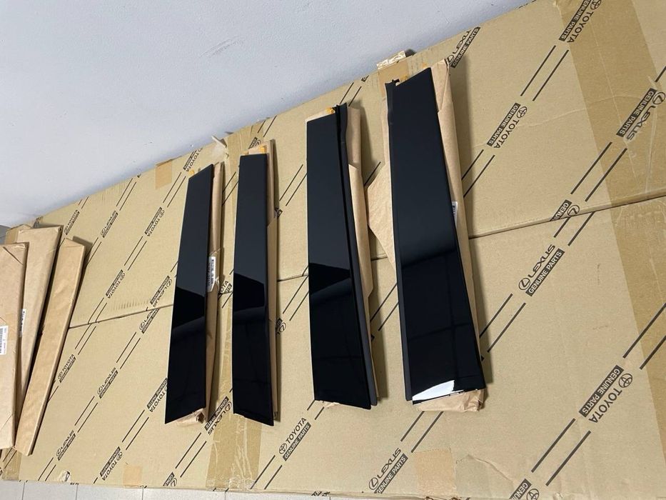 Молдинг стойки двери на Камри 70/75