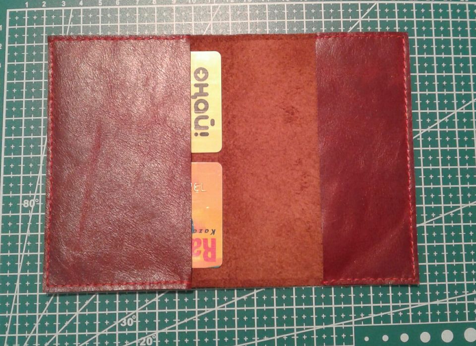 Кожаный чехол для паспорта