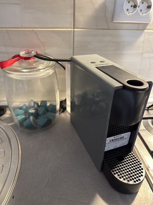 Vand 2 aparate de cafea+ un gratar electric toate la 600lei !!!