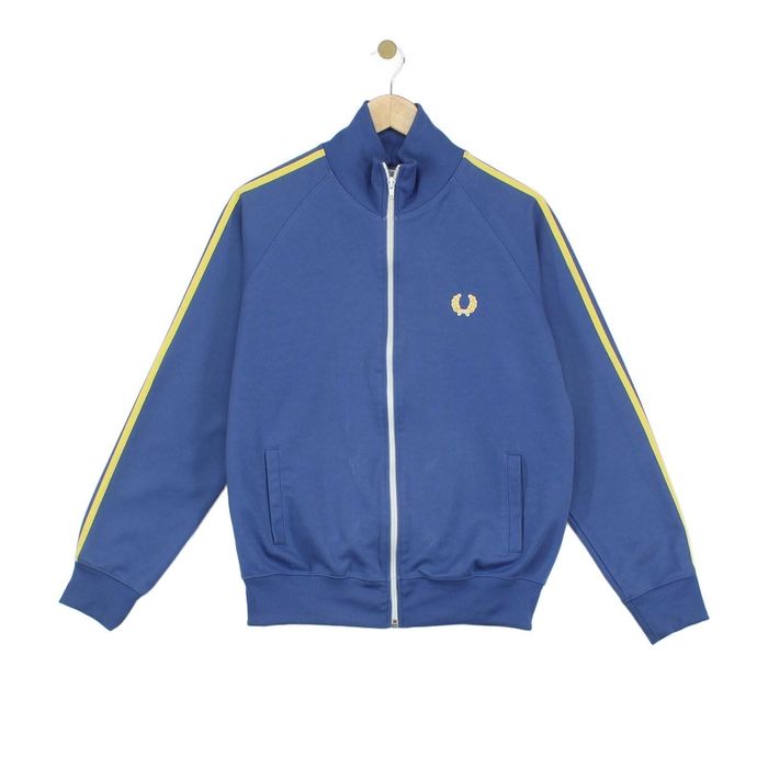Продава се Fred perry