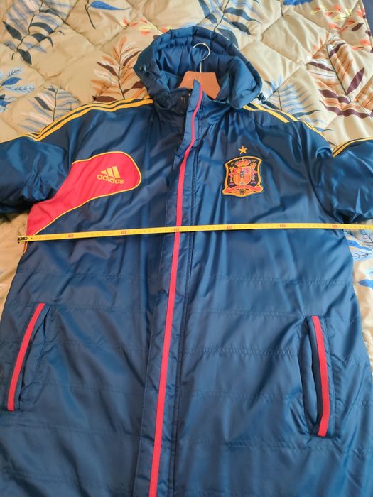 Продавам дебела зимна парка на Испания