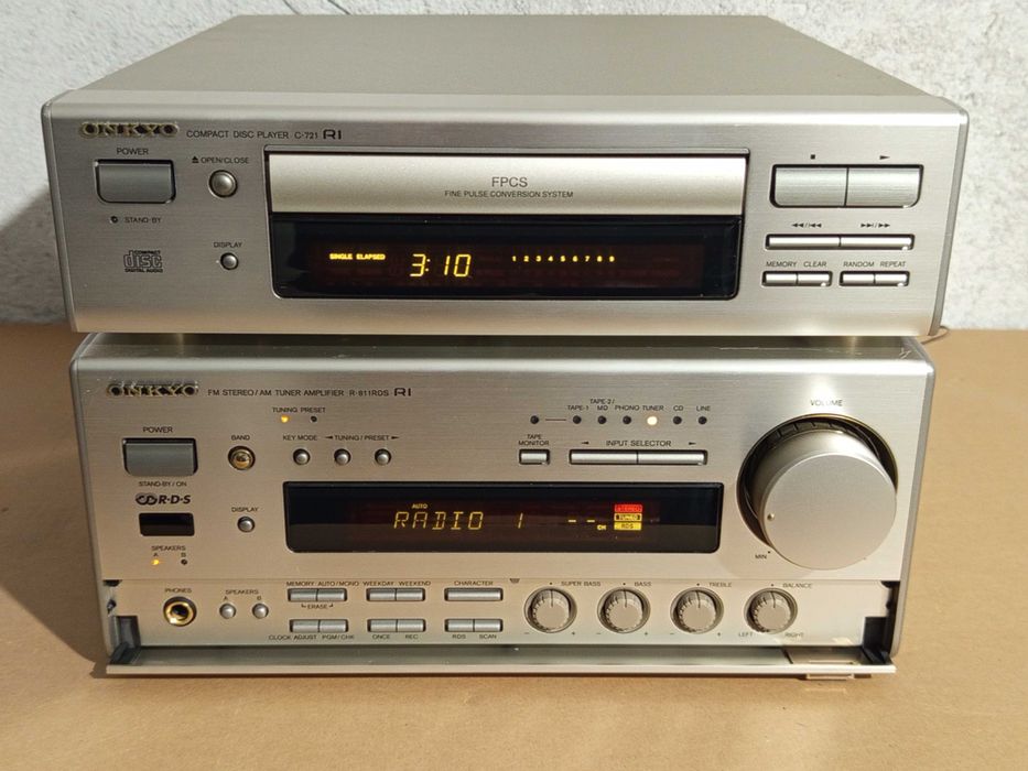Аудиосистема от ресивър Onkyo R-811RDS и плейър C-721