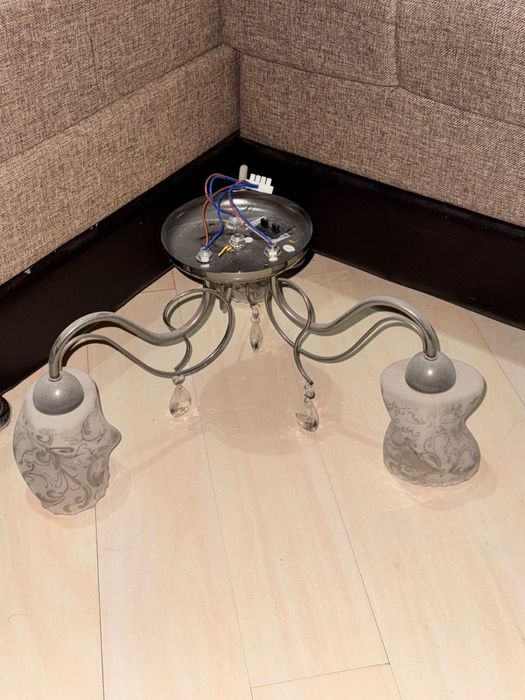 Продам люстры, 2 одинаковые и 1 другой модели