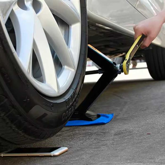 Cric auto cu clichet, capacitate de ridicare 2 tone