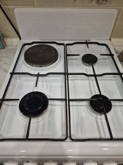 Продам газовую плиту