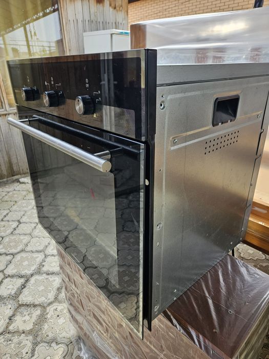 Продам духовой шкаф встроенный.