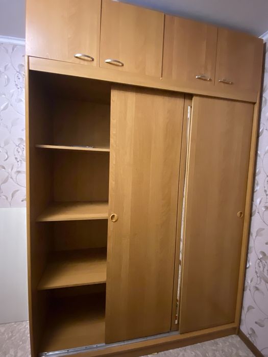 Срочно продам шкаф