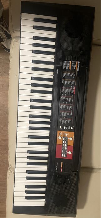 Clapa Yamaha PSR-F51 Pentru Incepatori