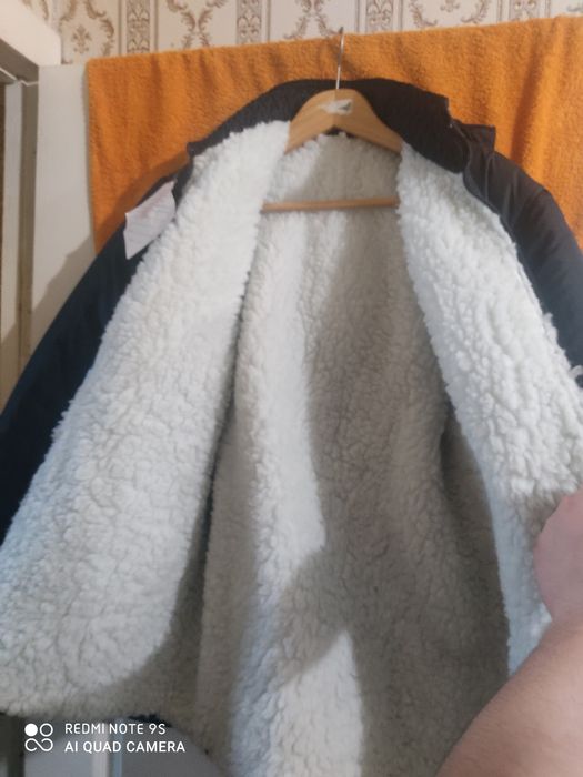 Продам куртку новую