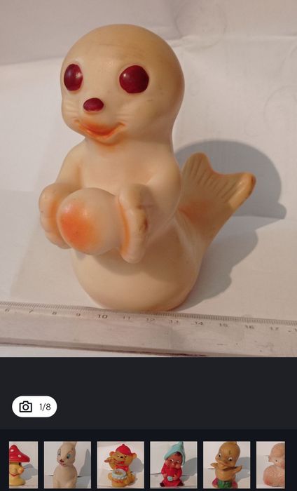 Vând/Schimb obiecte vechi.Preț în funcție de obiectul ales.