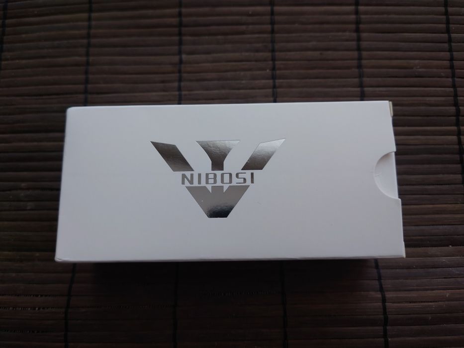 Мъжки луксозен кварцов часовник със сапфирено стъкло.