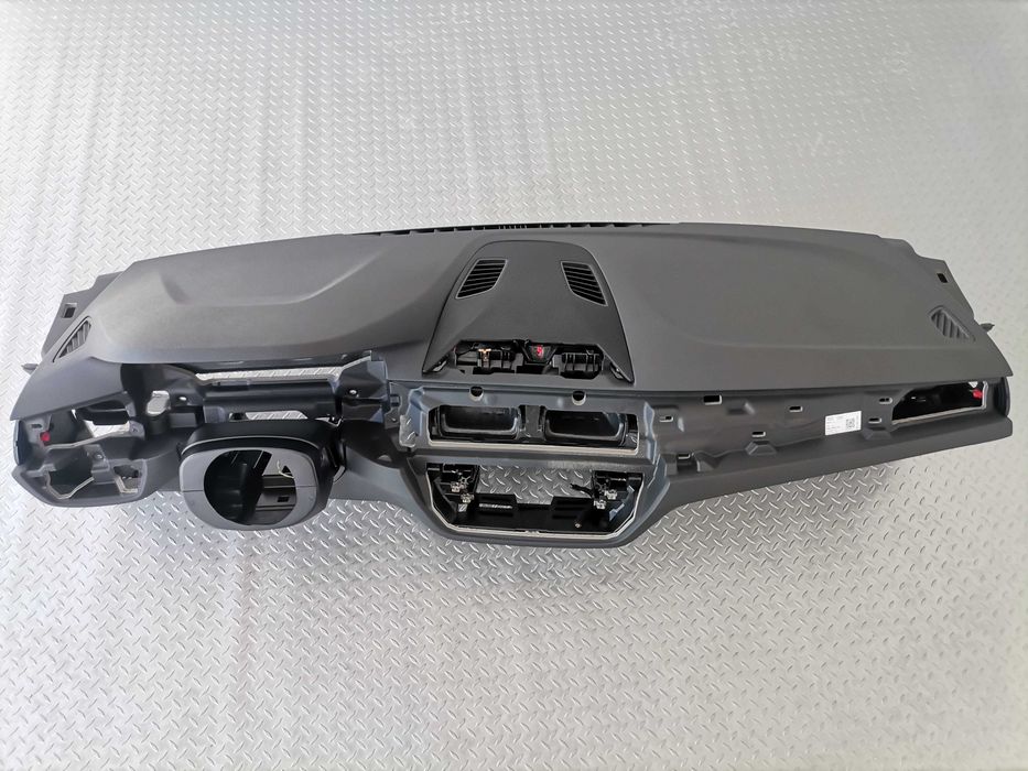 Ново Табло BMW 5 G30 G31 G38 Lci без HUD Черно гума