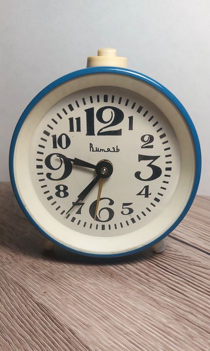 Часы-будильник Витязь СССР