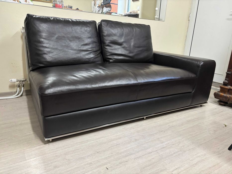 Продавам четириместен диван – стилен и удобен, за вашия дом или офис!