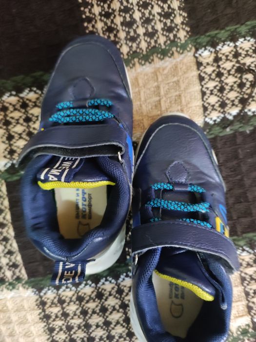 Продам кроссовки