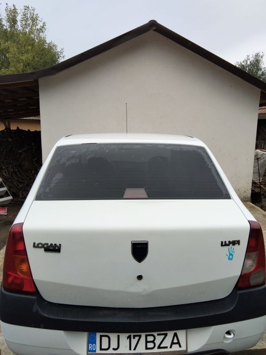 Vând  DACIA  Logan  , 2006   ,proprietar , întreținută  ,cu taxe și impozite  la  zi , fara  dotări , geamuri omologate  RAR  . Merita văzută !