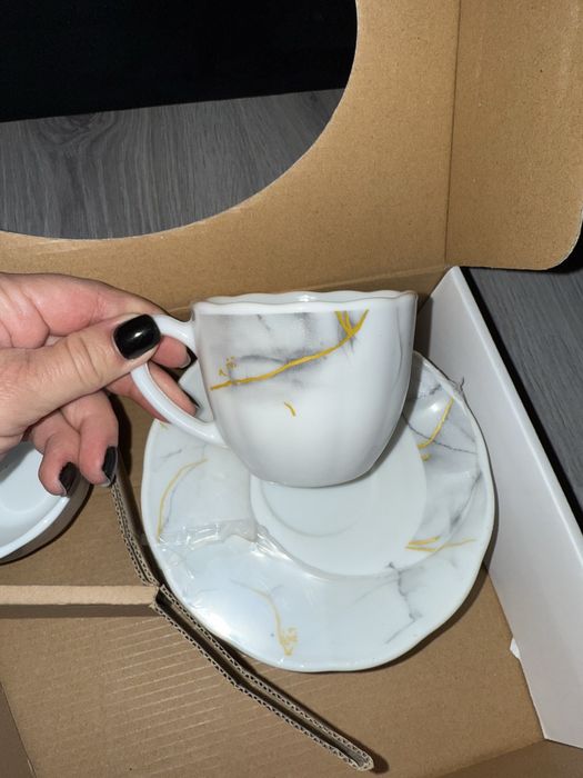 Set de 12 bucati , cesti + farfurii pentru cafea