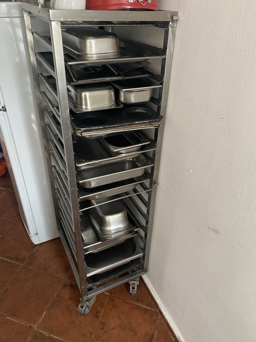 Маса ,база ,неотрално оборудване