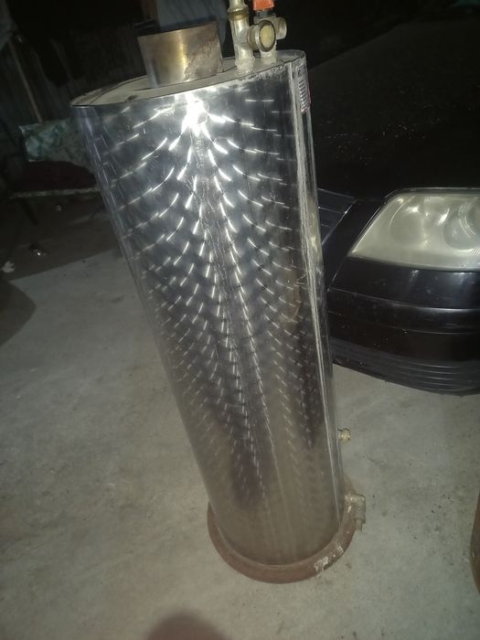 Vand boiler pe lemne  folosit doar 1 luna este aproape inpecabil 100litri