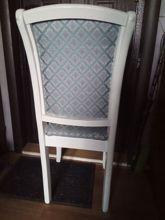 продам стул бу устойчивый деревянный