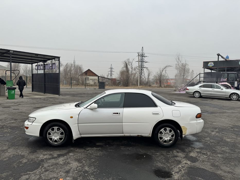 продается toyota carina ed