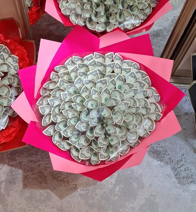 Букет из долларов. Денежный букет