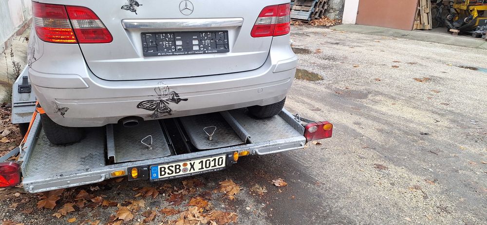 Мерцедес B170 бензин 5 врати,малко км.