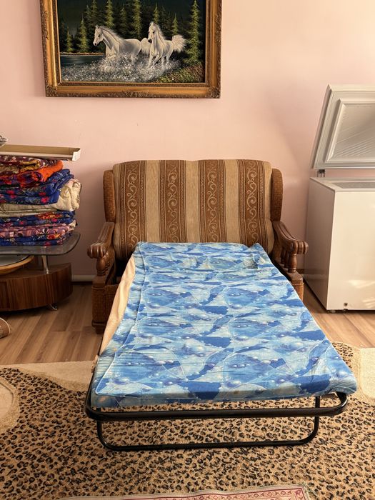 Продам коричневый диван