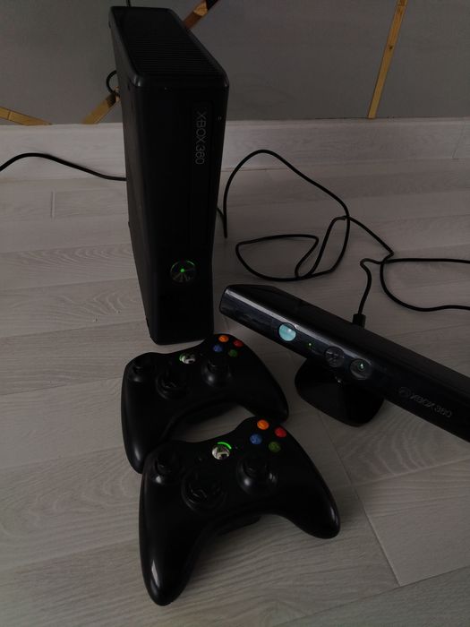 Xbox 360 + 2 Pult + Kinect (To‘liq Ishlaydi)
Holati yaxshi, hammasi is