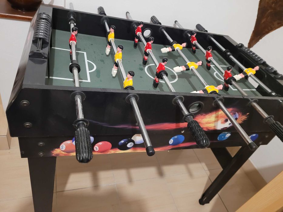 Joc fotbal , biliard ,tenis sah de masă