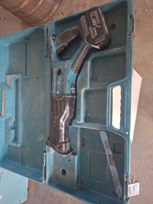 Саблен трион Makita 18 v