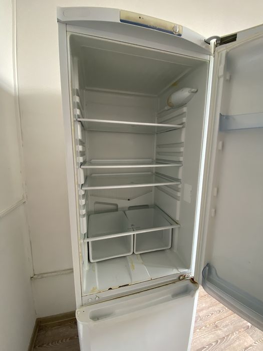 Холодильник INDESIT