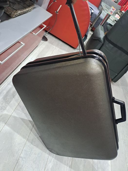 Френски твърд куфар DELSEY с колела и шифър