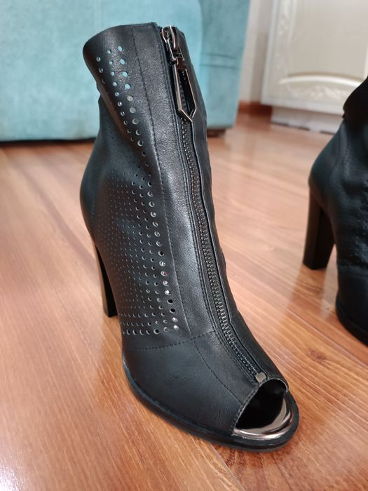 Продам ботильоны женские