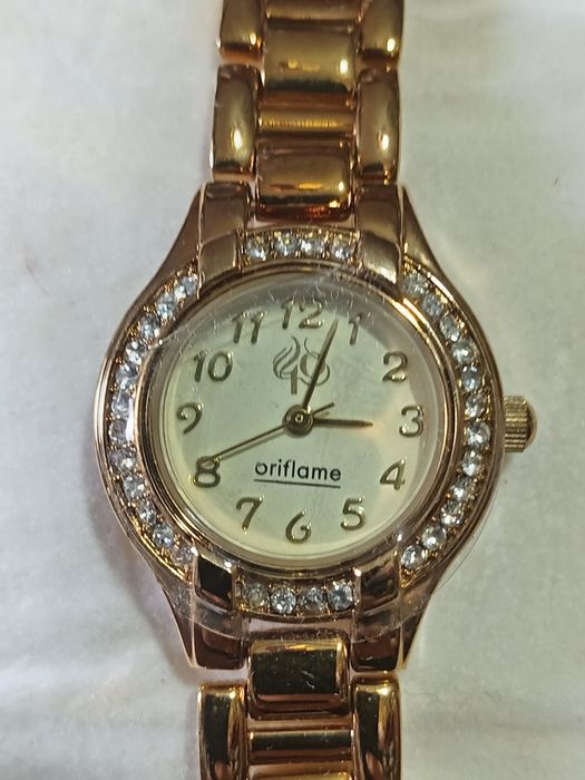 Часы позалоченные от Oriflame