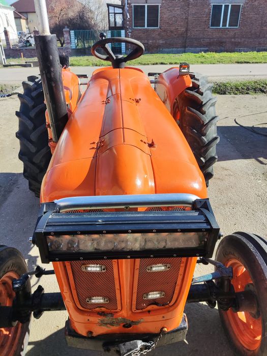 vând tractor fiat 411 în perfectă stare de functionare