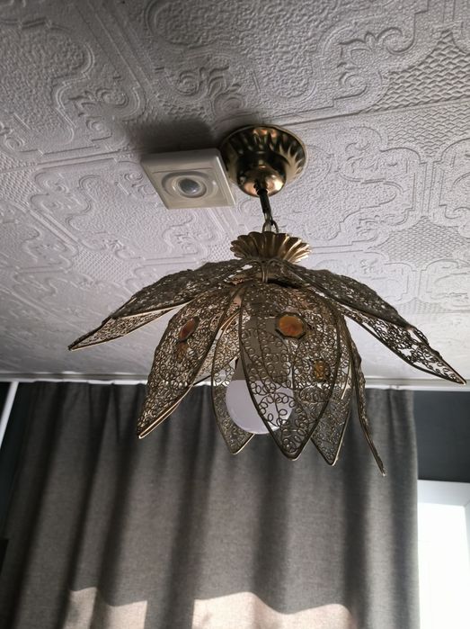 Продам люстру б/у