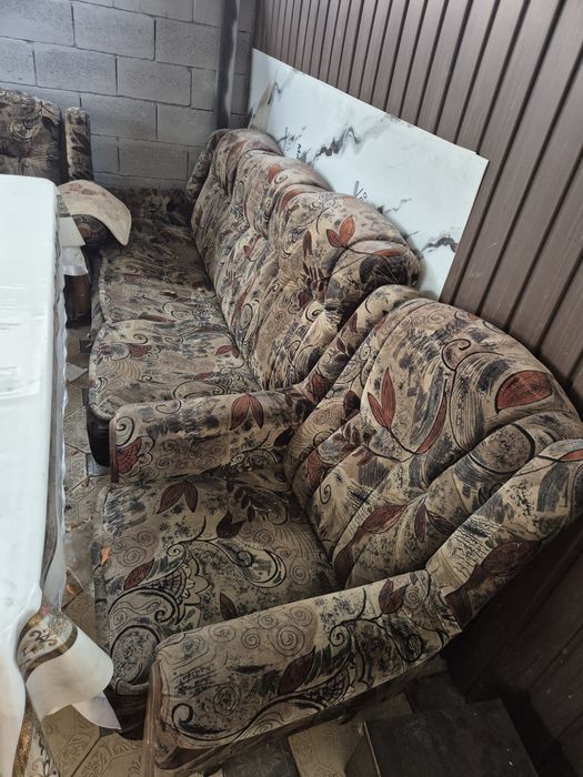 Продам диван с креслами