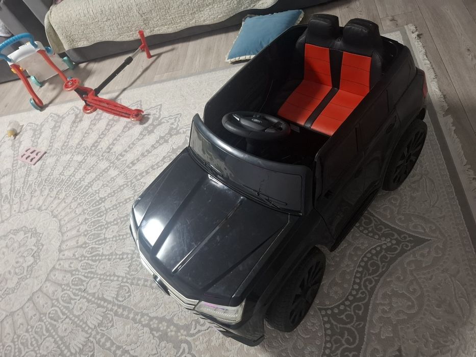 Продам автомобиль детский