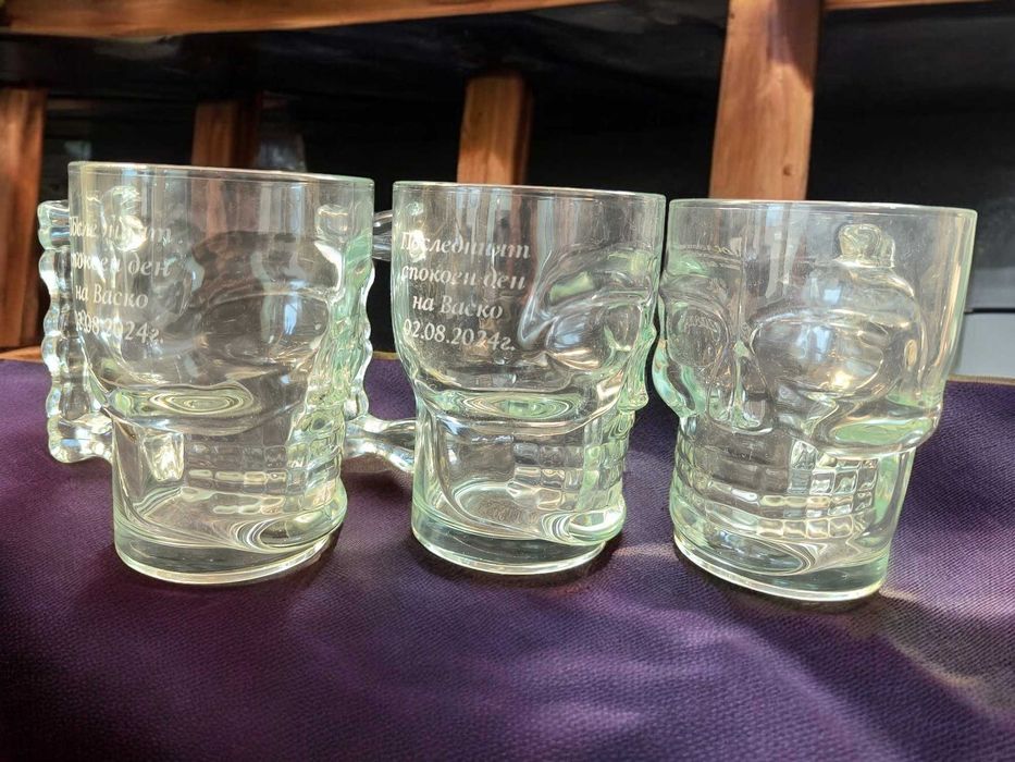 Лазерно гравирана стъклена халба за бира във формата на череп